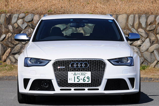 アウディ RS4アバント