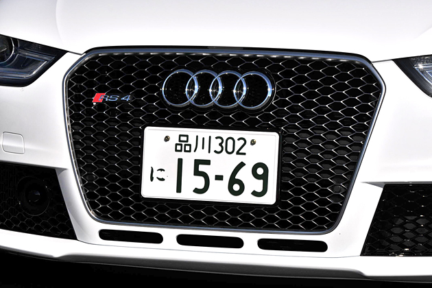 アウディ RS4アバント