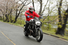 ドゥカティ Diavel Carbon