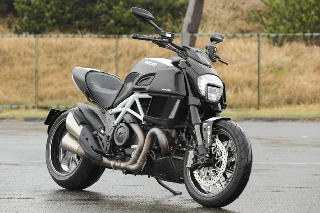 ドゥカティ Diavel Carbon