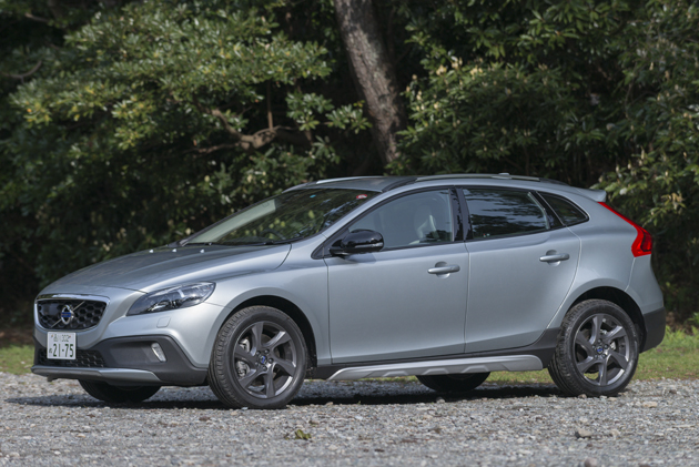 ボルボ 新型「V40 Cross Country(クロスカントリー) T5 AWD」[新パワートレイン「Drive-E」・2015年モデル・200台限定] 試乗レポート／今井優杏