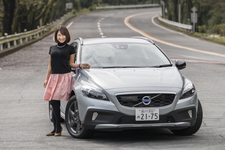 ボルボ 新型「V40 Cross Country(クロスカントリー) T5 AWD」[新パワートレイン「Drive-E」・2015年モデル・200台限定] 試乗レポート／今井優杏