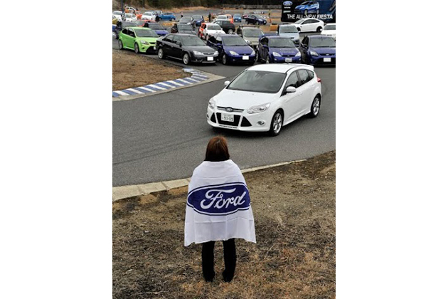 至るところにブルーのエンブレムが輝いた当日の様子