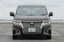 日産 エルグランド 250ハイウェイスター プレミアム　ボディカラー：インペリアルアンバー