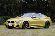 BMW 新型 M4クーペ[ボディカラー：オースチン・イエロー]