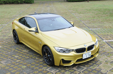 BMW 新型 M4クーペ[ボディカラー：オースチン・イエロー]