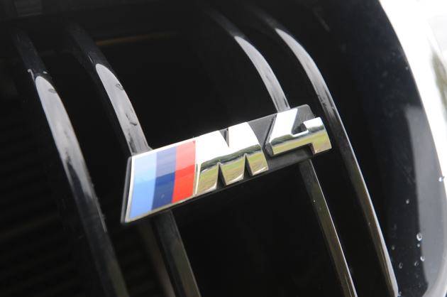 BMW 新型 M4クーペ[ボディカラー：オースチン・イエロー]