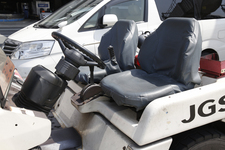 【はたらくクルマ】トーイングトラクター ~JALの定時運行を支える、空港のはたらくクルマ Vol.2~