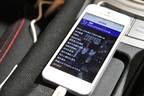 カロッツェリア 2015 夏モデル「AVIC-ZH0999WS」に接続されたスマートフォン