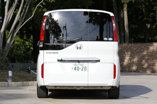 ホンダ 新型ステップワゴン G・EX(外装色:ホワイトオーキッド・パール)