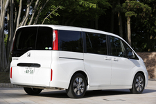 ホンダ 新型ステップワゴン G・EX(外装色:ホワイトオーキッド・パール)