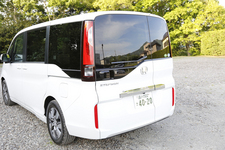 ホンダ 新型ステップワゴン G・EX(外装色:ホワイトオーキッド・パール)