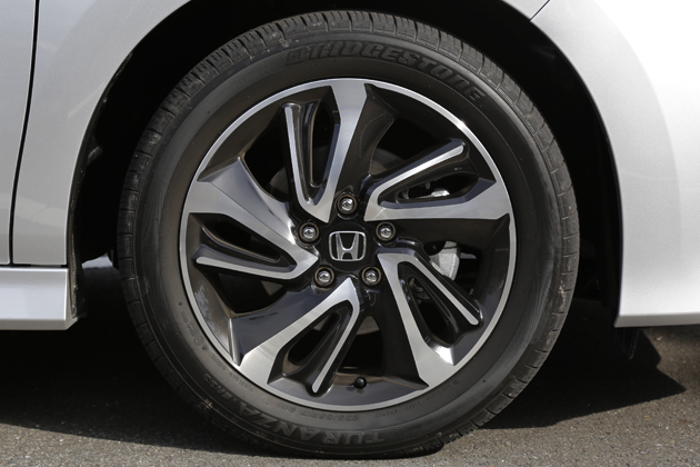 ホンダ 新型ステップワゴンスパーダ COOL SPIRIT(外装色:スーパープラチナ・メタリック)