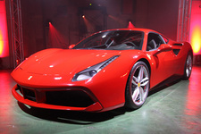 Ferrari 488 GTB モデルカー Ferrari 488 GTB モデルカー 1:18スケール