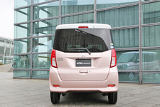 三菱 eKスペース G[e-Assist](2015年モデル)[FF／ボディカラー：サクラピンクメタリック/ホワイトパール] 試乗レポート／渡辺陽一郎