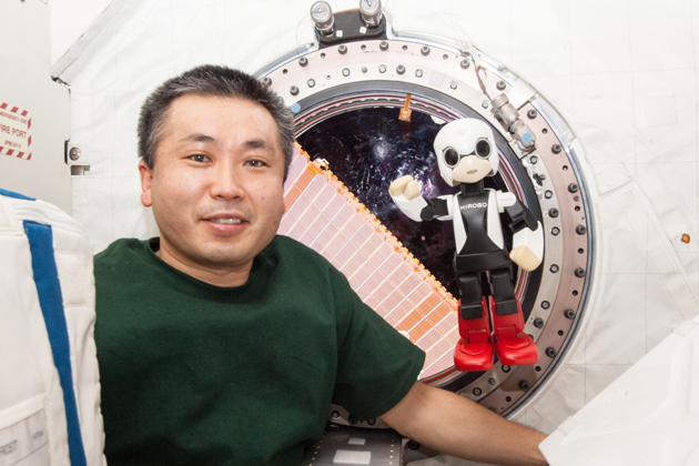 若田光一JAXA宇宙飛行士とロボット宇宙飛行士「KIROBO」（キロボ）
