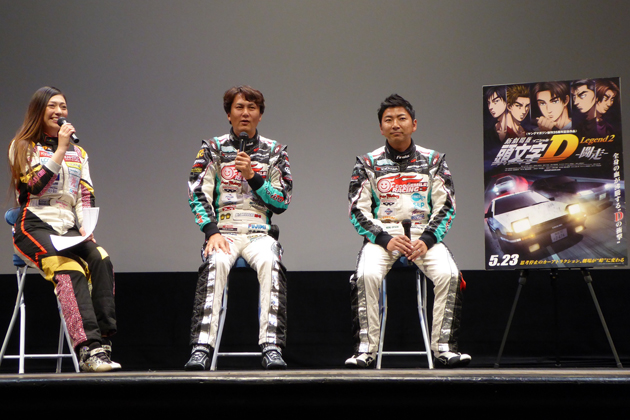 右から、片岡龍也選手（グッドスマイルレーシング所属）、谷口信輝（グッドスマイルレーシング所属）、塚本奈々美氏（新劇場版「頭文字D」プロモーションアンバサダー）