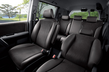 ホンダ フリード スパイク プライムスムース&スウェード調ファブリックコンビシート