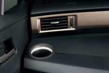 ホンダ フリード スパイク Hybrid特別仕様車 [プレミアムエディション] 照明付ドリンクホルダー