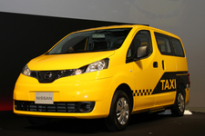 日産 NV200タクシー出発式