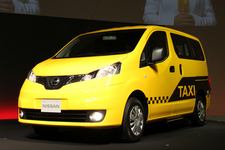 日産 NV200タクシー出発式