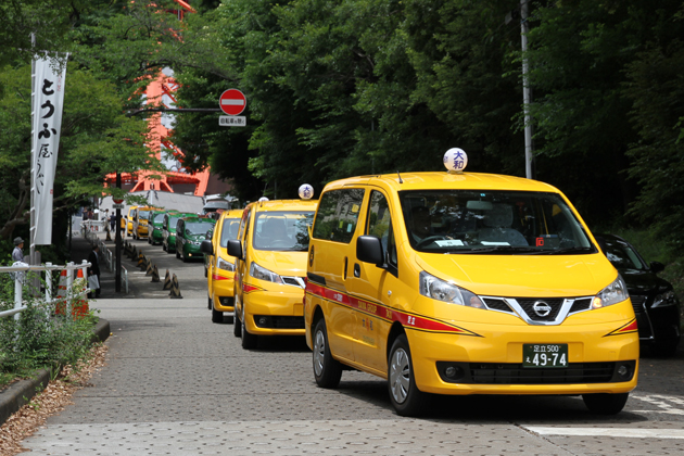 日産 NV200タクシー出発式