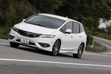 ホンダ ジェイド RS[1.5リッター VTEC-TURBOエンジン搭載モデル／ボディカラー：ホワイトオーキッド・パール／インテリアカラー：ブラウン・本革シート(オプション)]試乗レポート／岡本幸一郎