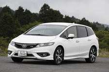 ホンダ ジェイド RS[1.5リッター VTEC-TURBOエンジン搭載モデル／ボディカラー：ホワイトオーキッド・パール／インテリアカラー：ブラウン・本革シート(オプション)]試乗レポート／岡本幸一郎