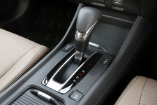 ホンダ ジェイド RS[1.5リッター VTEC-TURBOエンジン搭載モデル／ボディカラー：ホワイトオーキッド・パール／インテリアカラー：ブラウン・本革シート(オプション)]試乗レポート／岡本幸一郎