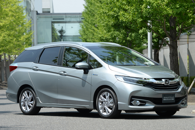 ホンダ新型sw シャトル が発売から1ヶ月で月販目標の3倍超 広い荷室と低燃費で販売好調 業界先取り 業界ニュース 自動車ニュース21国産車から輸入車まで Mota