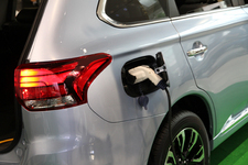 三菱「アウトランダーPHEV」がビッグマイナーチェンジ ～三菱ワークスラリーチームも復活へ！～[発表会レポート]