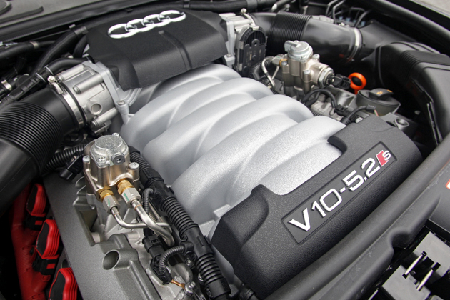 V型10気筒 DOHCエンジン