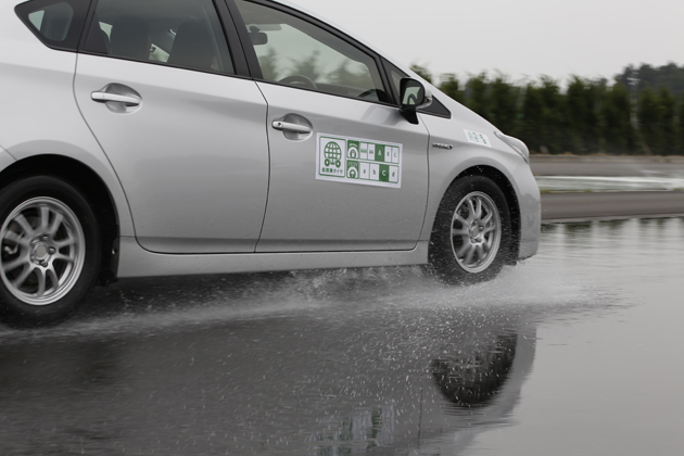 NEXTRY(ネクストリー)(転がり性能A/ウエット性能C)を装着したプリウス