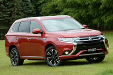 三菱 アウトランダーPHEV