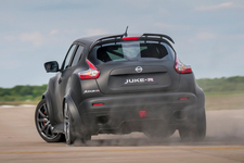 600馬力にパワーUPしたスーパーカーSUV！その名も「ジュークR