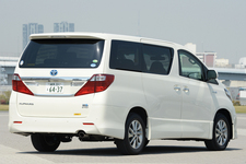 先代 トヨタ アルファードハイブリッド