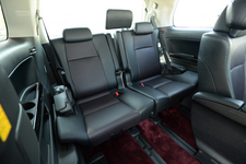 先代 トヨタ アルファードハイブリッド