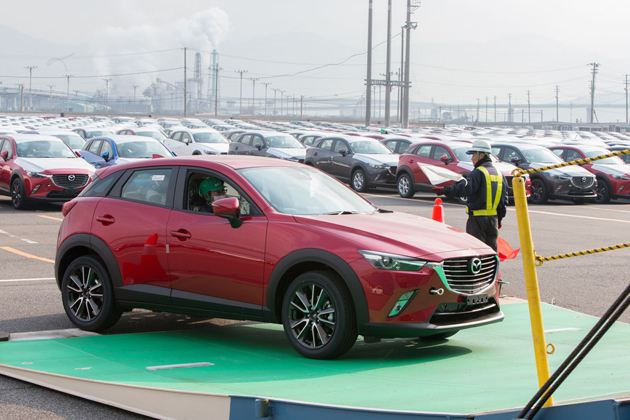 マツダ CX-3の船積みの様子