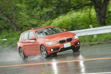 BMW 118i Sport／ボディカラー：ヴァレンシア・オレンジ／インテリアカラー：ブラック