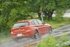 BMW 118i Sport／ボディカラー：ヴァレンシア・オレンジ／インテリアカラー：ブラック