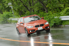 BMW 118i Sport／ボディカラー：ヴァレンシア・オレンジ／インテリアカラー：ブラック