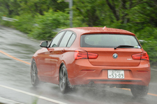 BMW 118i Sport／ボディカラー：ヴァレンシア・オレンジ／インテリアカラー：ブラック