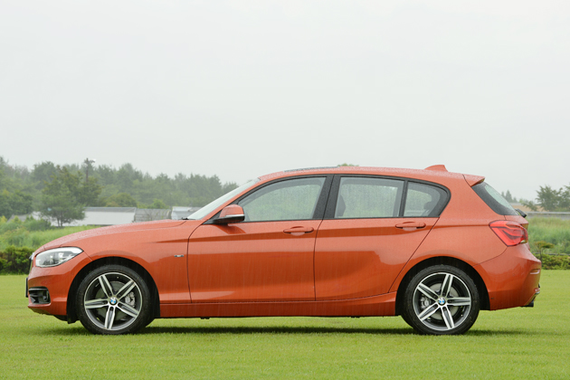 BMW 118i Sport／ボディカラー：ヴァレンシア・オレンジ／インテリアカラー：ブラック