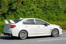 スバル WRX S4（アプライドB型） 2.0GT-S EyeSight　[ボディカラー：クリスタルホワイト・パール／インテリアカラー：ブラック]