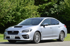 スバル WRX S4（アプライドB型） 2.0GT-S EyeSight　[ボディカラー：アイスシルバー・メタリック／インテリアカラー：ブラック]