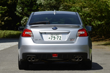 スバル WRX S4（アプライドB型） 2.0GT-S EyeSight　[ボディカラー：アイスシルバー・メタリック／インテリアカラー：ブラック]