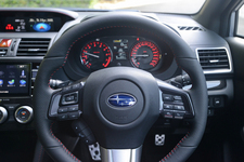 スバル WRX S4（アプライドB型） 2.0GT-S EyeSight　[ボディカラー：アイスシルバー・メタリック／インテリアカラー：ブラック]