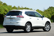 日産「エクストレイル」の新型と旧型を比較してみた