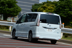 日産 セレナ 2.0 ハイウェイスター S-HYBRID アドバンスドセーフティ パッケージ 　ボディカラー：ブルームーンホワイトパール