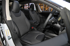 テスラ、モーター2個積みの最強版EV(電気自動車)を日本発売へ ~テスラ モデルS デュアル 発表~